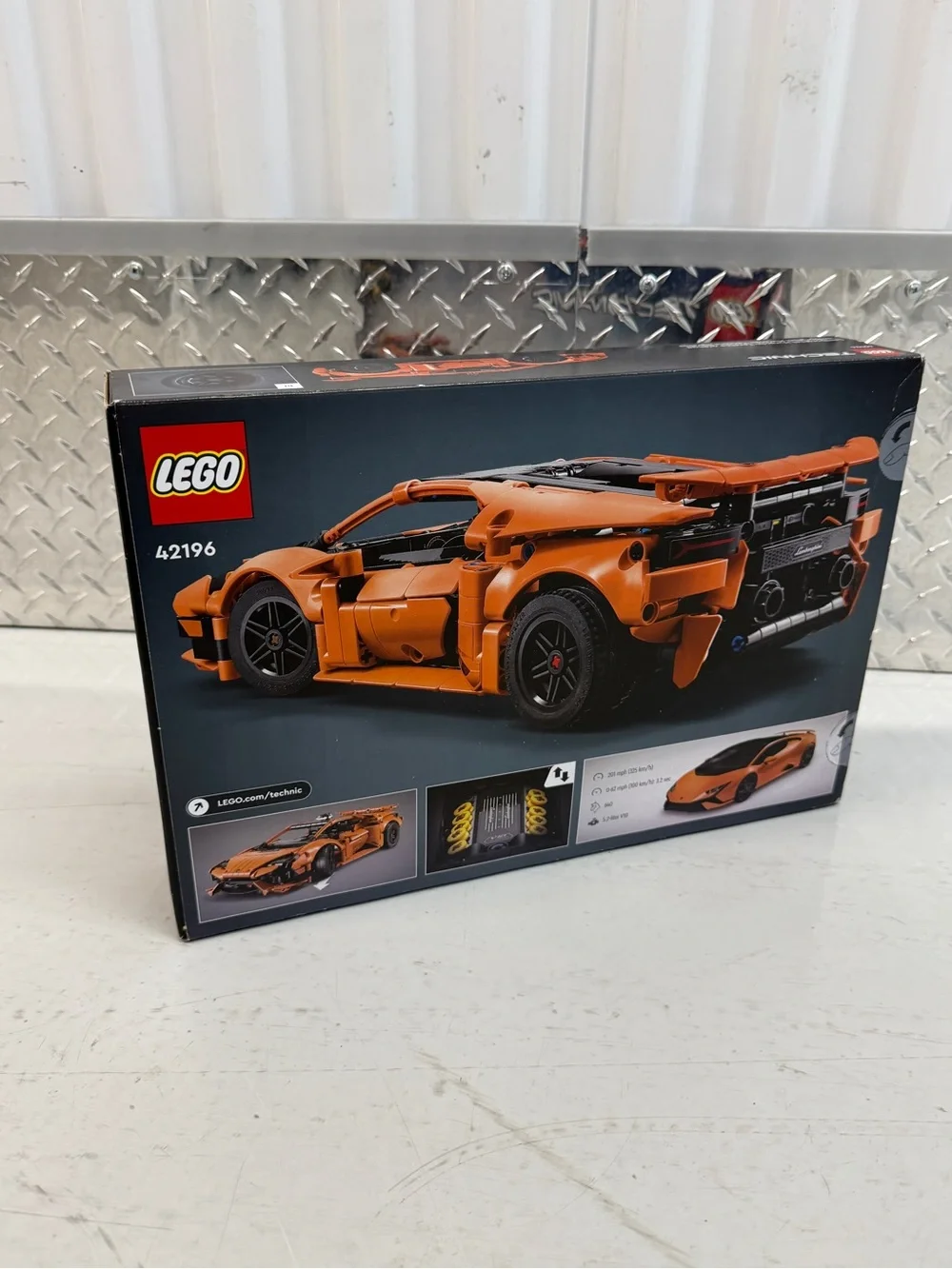 LEGO Technic Lamborghini Huracán Tecnica Orange (42196) building set. New